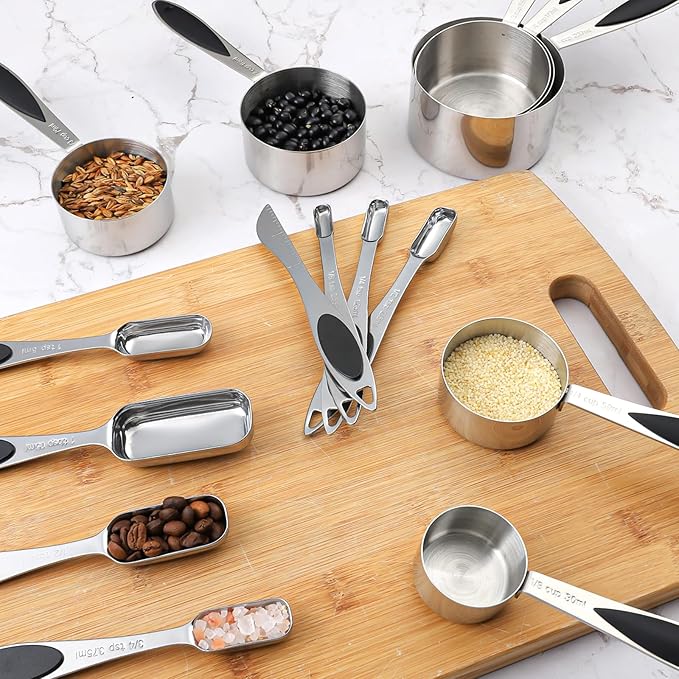 Measuring Cups and Spoons Set of 16 Stainless Steel Measuring Cups and Magnetic Measuring Spoons with 1 Leveler for Dry and Liquid Ingredients (16, Black)