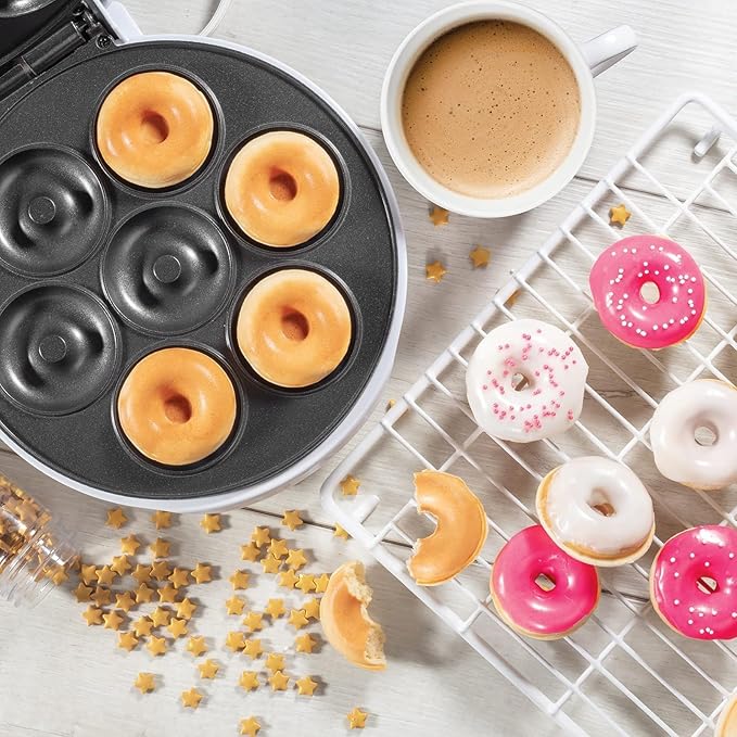 Mini Donut Maker,Electric Mini Doughnut Maker Machine, Makes 7 Mini Donutss, Non-Stick Mini Donut Machine, Easy Clean Doughnuts Maker Kit red (Green)