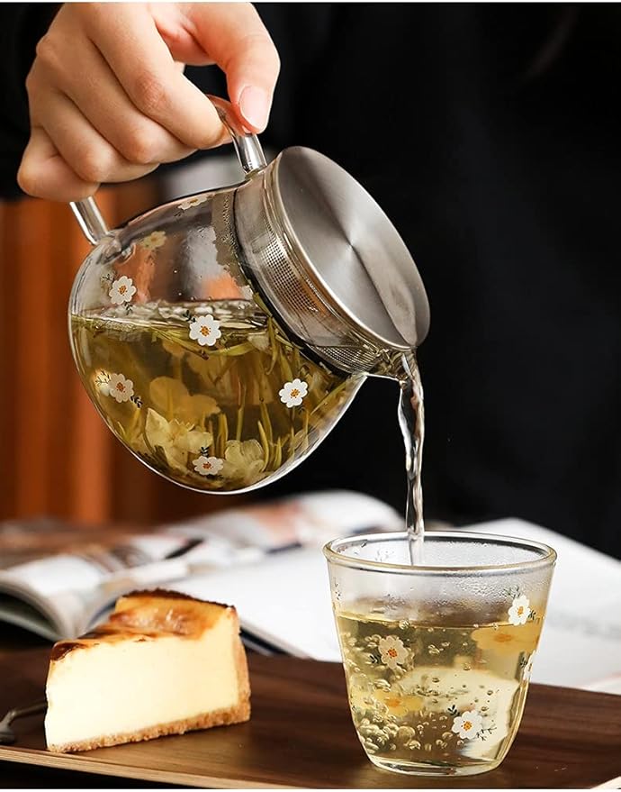 Iced Tea Pitchers High Borosilicate Glass Pitcher with Filter Cover Cute Cold Water Jug Small Teapot for Juice, Milk, Hot and Cold Drinks (B)