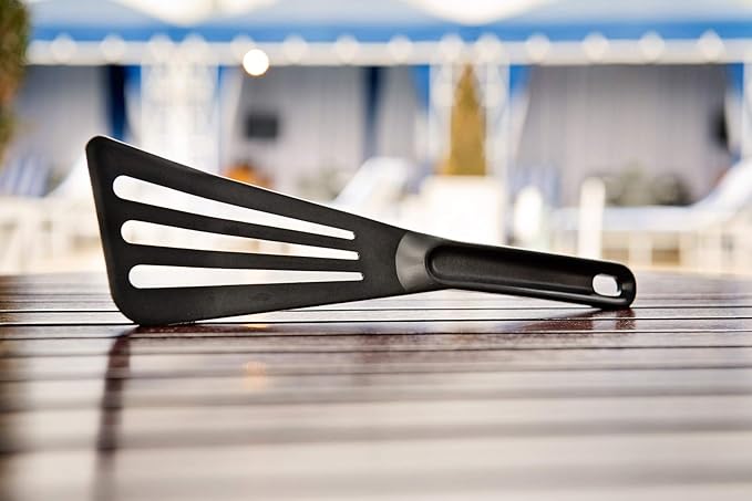 Matfer Bourgeat Exoglass® High Temperature Pelton Spatula, Black