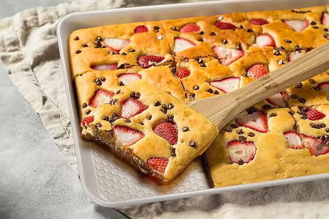 Wildone Baking Sheet Pan Set, Honeycomb Embossed Nonstick Baking Sheet 15x10 In, Thicker Carbon Steel Cookie Sheet, Even Heating Jelly Roll Pan, White, 2 Pack