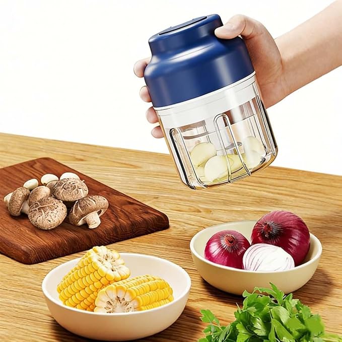 Household Electric Garlic Crusher, Electric Garlic Chopper, Mini Portable Veggie Chopper with 4/6 Stainless Steel Blades, Wireless Rechargeable Food Cutter for Garlic, Onion, Chili (Green,250ML)