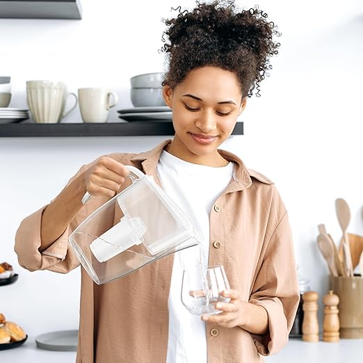 AQUAPHOR Water Filter Jug Smile, Space-Saving, Lightweight Fridge Door fit 2.9L Capacity 1 X A5 350L Filter Included Reduces Limescale Chlorine & Microplastics, White.