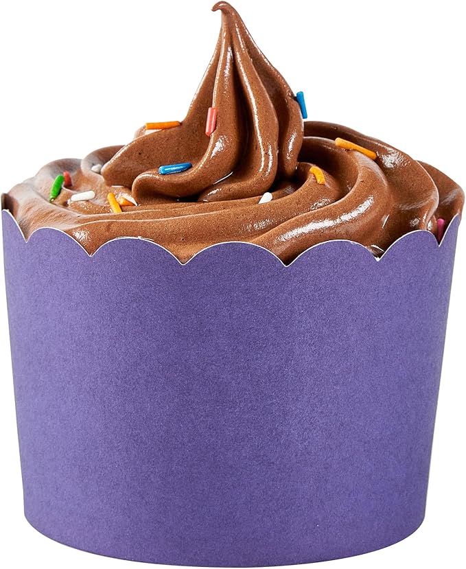 Restaurantware Baking Cups 200 Pack of 10 oz Paper Cupcake Liners Greaseproof Scalloped Oven-Safe Elegant Dessert Muffin Cups Disposable for Parties