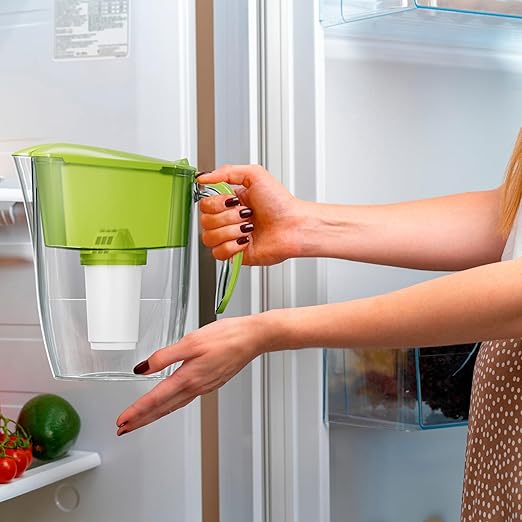 AQUAPHOR Smile Compact Fridge Water Filter Jug, Includes 1x A5 Filter Cartridge to Reduce Limescale, Chlorine & Heavy Metals, Plastic, Volume 2.9 L, Green.